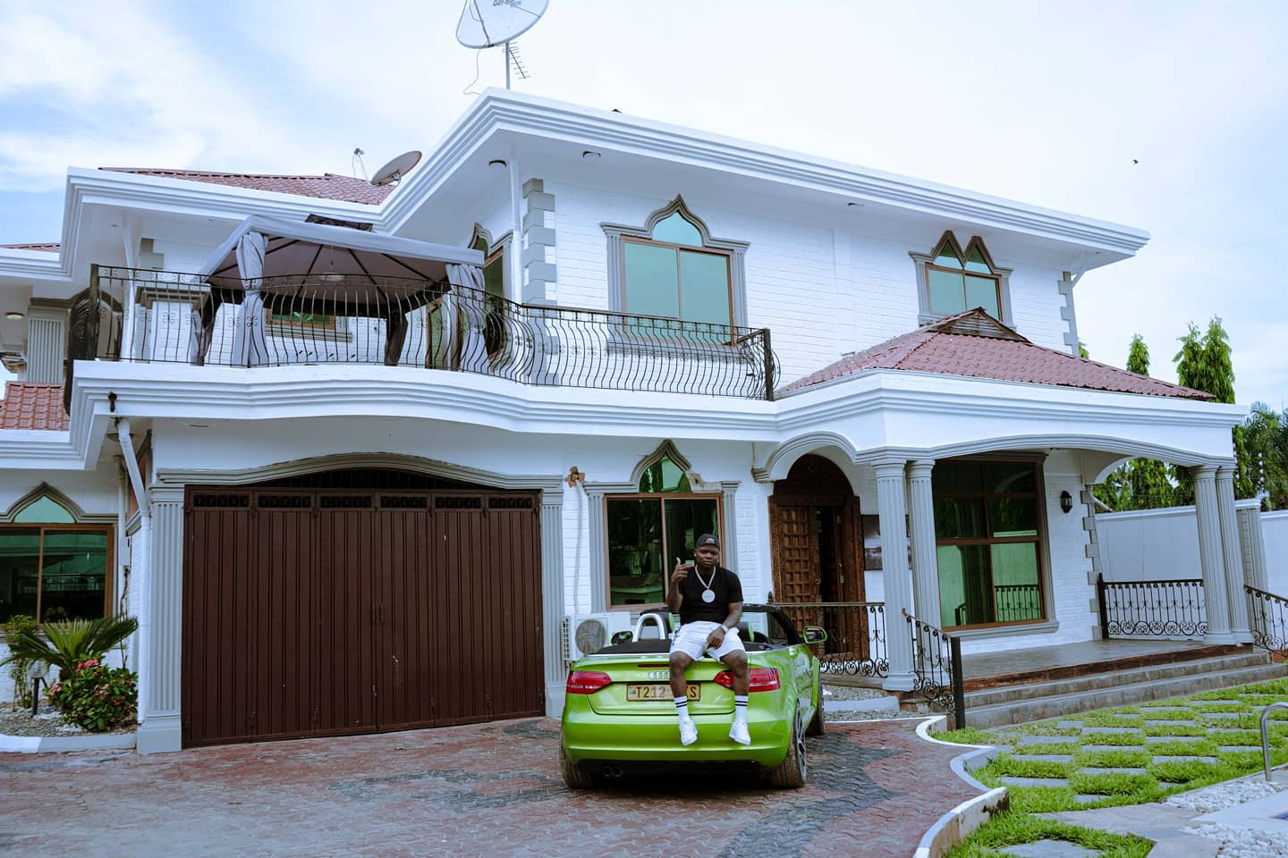 Photos Of Multimillion Shillings Dar es Salaam Mansion And Car Collection Owned By Harmonize