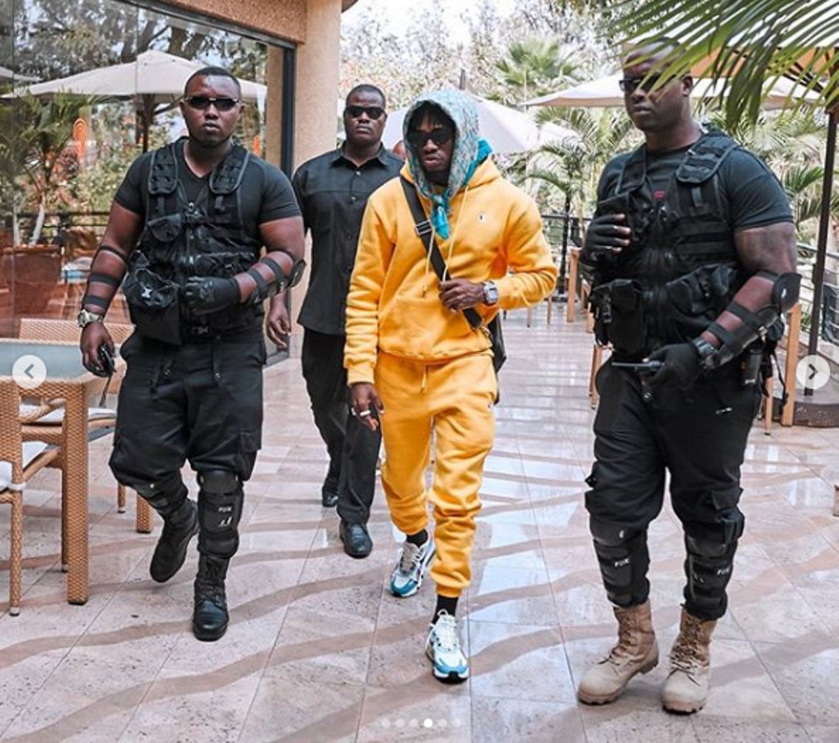 Diamond Platnumz Angrily Insults His Bodyguard After A Minor Mishap 