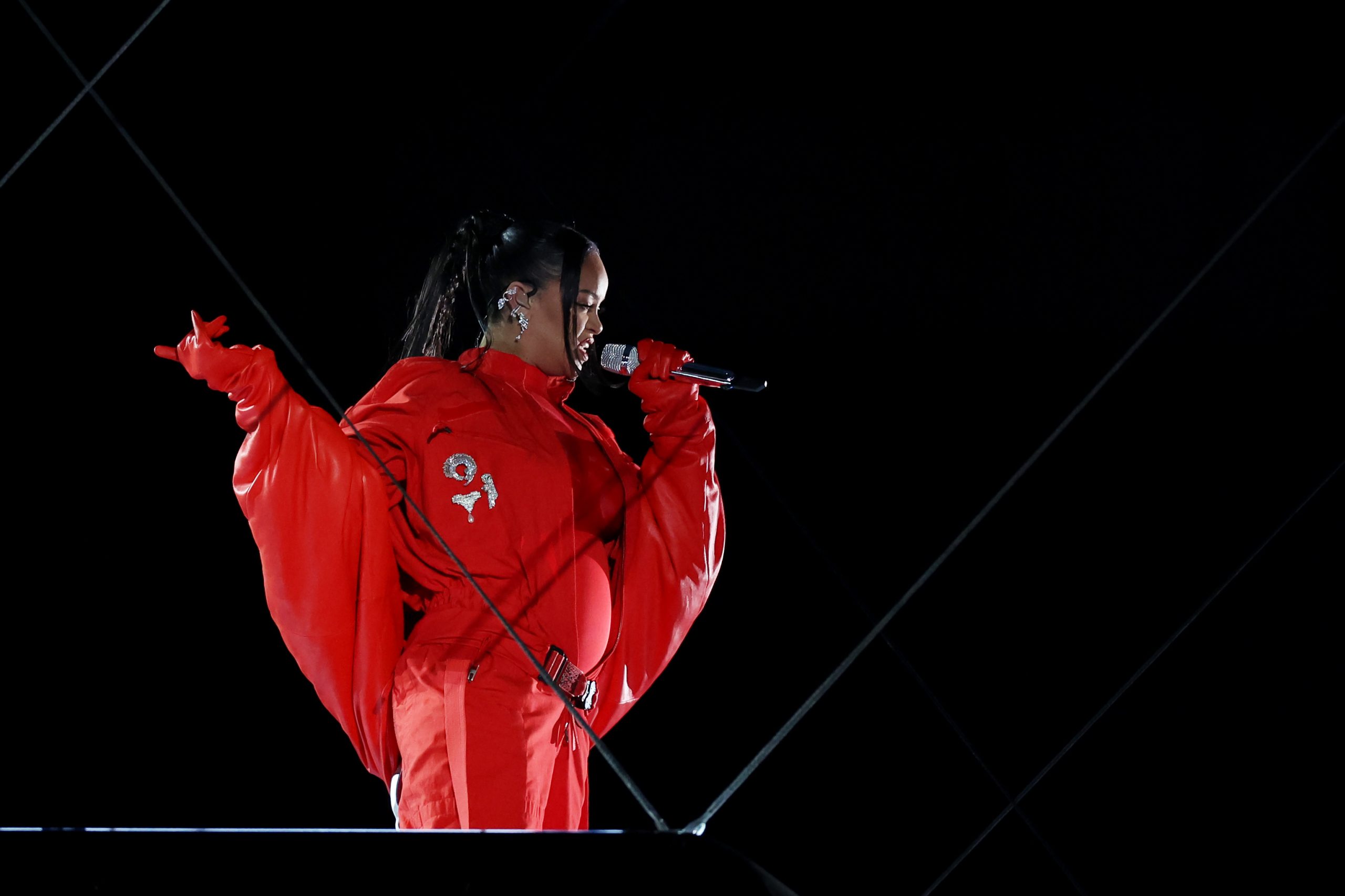 Heavily Pregnant Rihanna Shocks Audience As She Drops Thrilling Performance Like Her Baby Bump Wasn't Even There