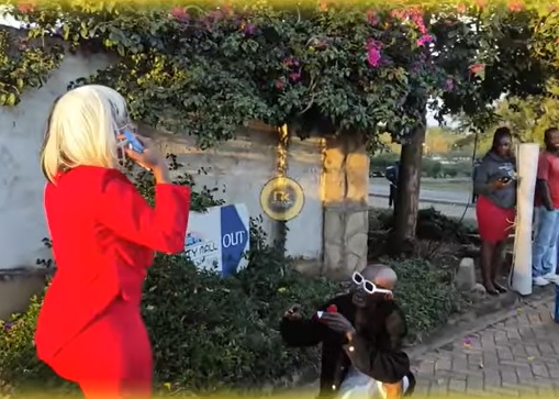 Manzi Wa Kibera Says Big 'Yes' As 66-Year-Old Lover Proposes To Her 